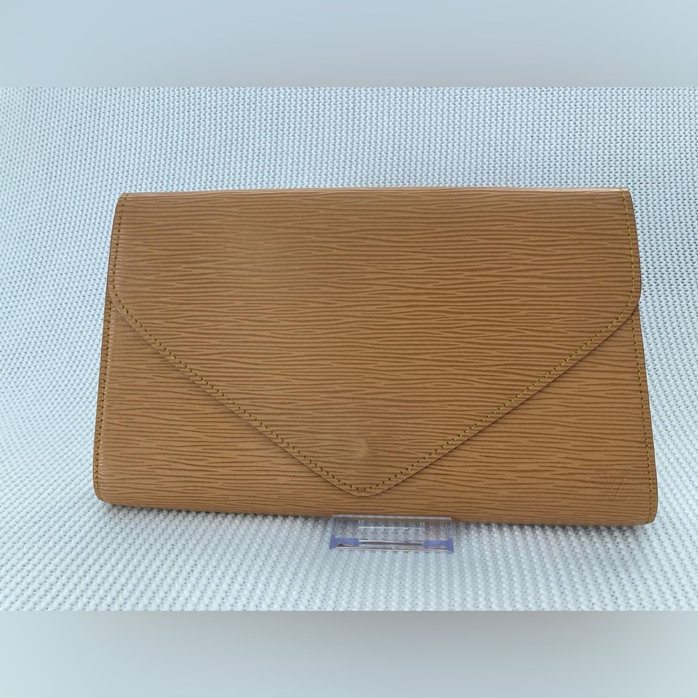 Louis Vuitton Epi Clutch